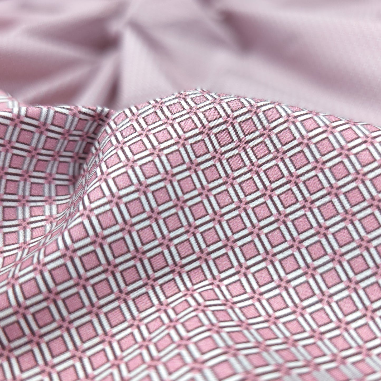 Classic Diamond Trellis Printed Poplin Fabric