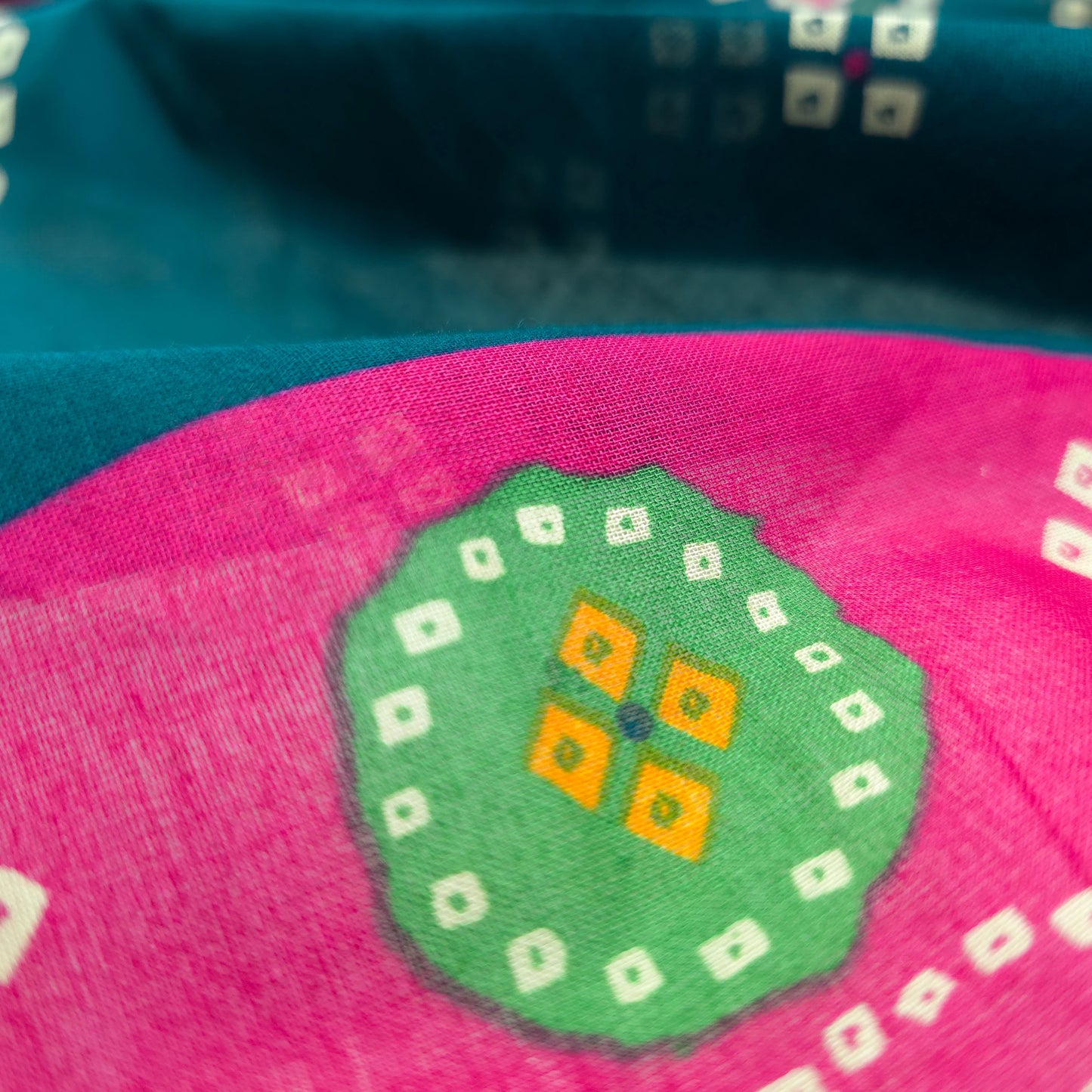 Jaipuri Bandhani Print Cotton Mulmul Fabric with Border