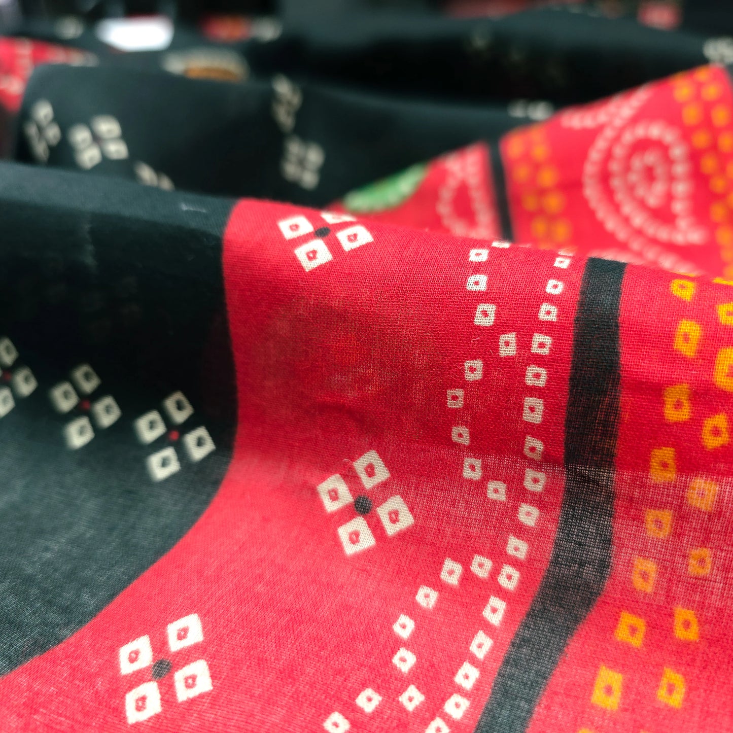 Jaipuri Bandhani Print Cotton Mulmul Fabric with Border