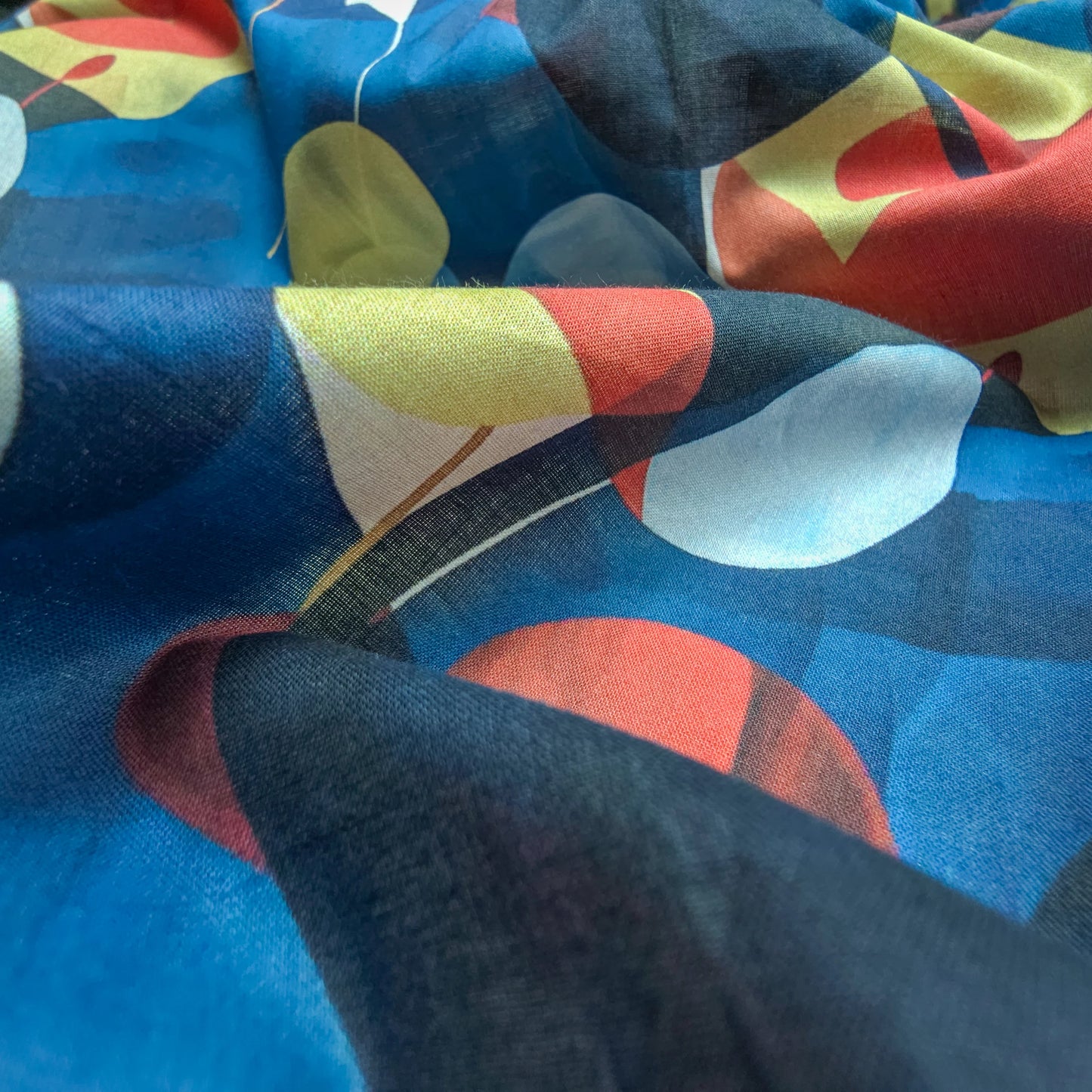 Modern Overlapping Leaf Printed Cambric Fabric